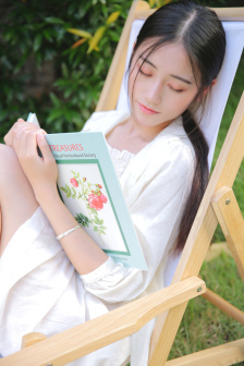 女生下面变黑色是什么原因?